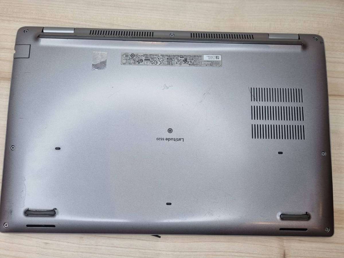 Dell Latitude 5520 Intel Iris Xe Graphics i7 11th Gen  16GB 512GBssd 15.6''