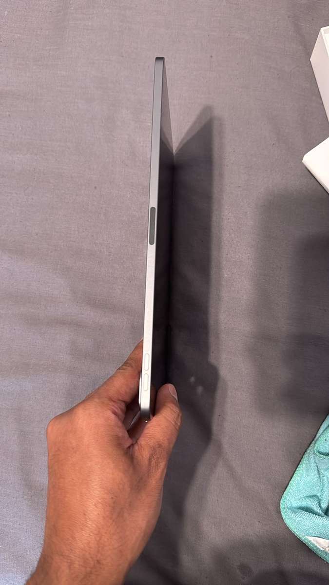 iPad Pro (11-inch, 2021, 3rd Generation) M1 Wi-Fi 128 GB MINT AS NEW