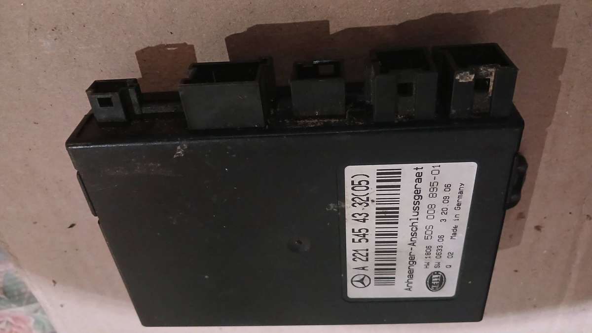 Mercedes-Benz Trailer Control Module - A2215454332 (HELLA OEM)