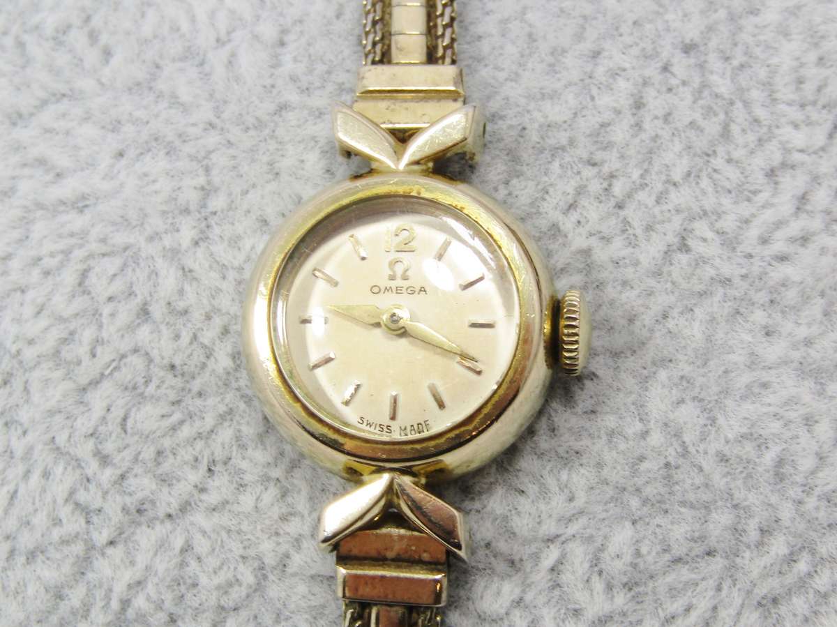 Beautiful Vintage Ladies Omega Wind-up Watch