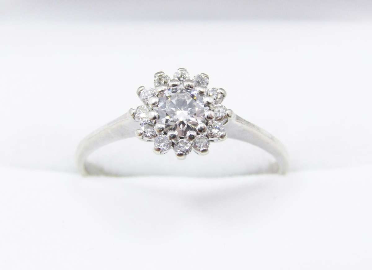 Browns Jewellers 9CT Gold & 0.37ctw Diamond Ring