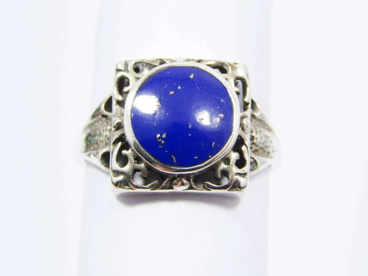 A Lovely Blue  Enamel Inlay Ring in Sterling Silver.