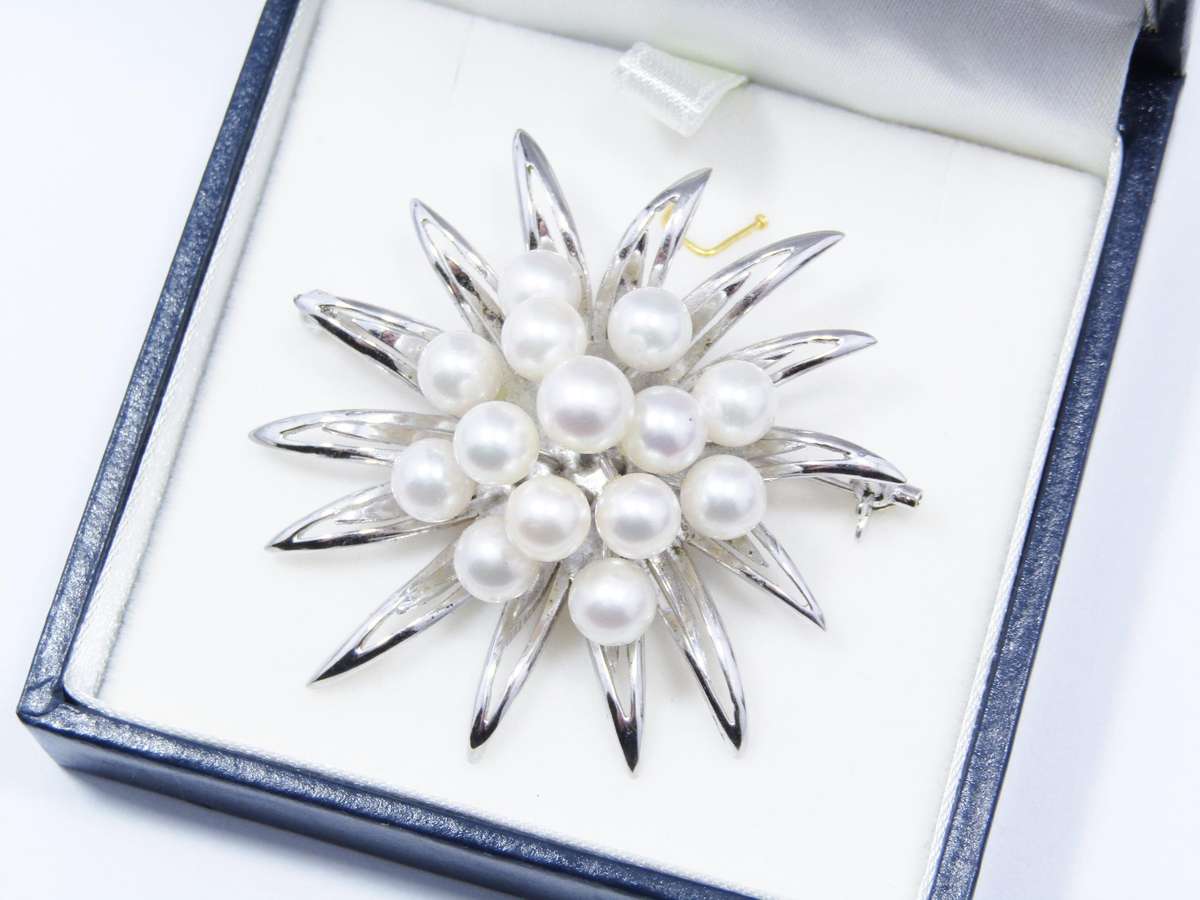 A Gorgeous Flower Design Akoya Pearl Brooch in Sterling Silver