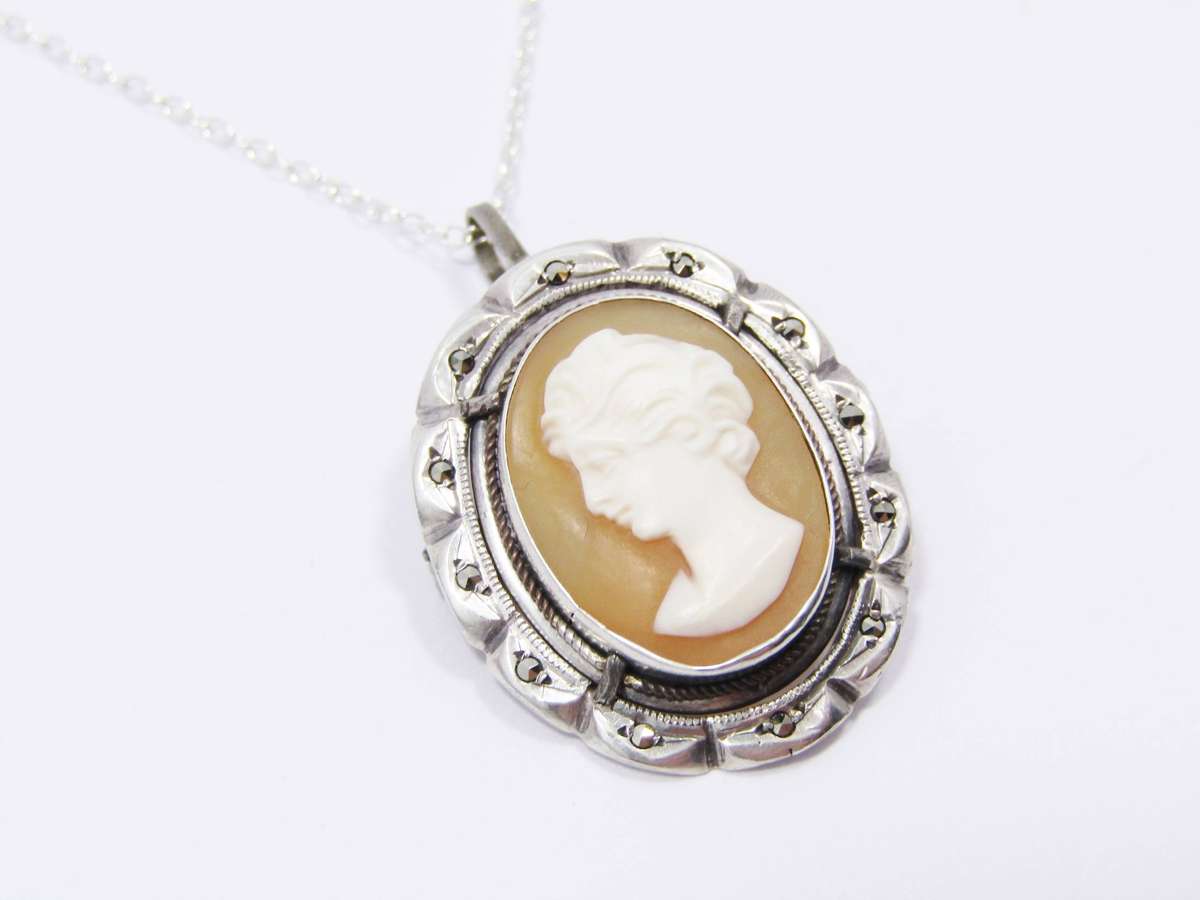 A Lovely Vintage Carved Cameo Brooch/ Pendant On Chain in Sterling Silver.