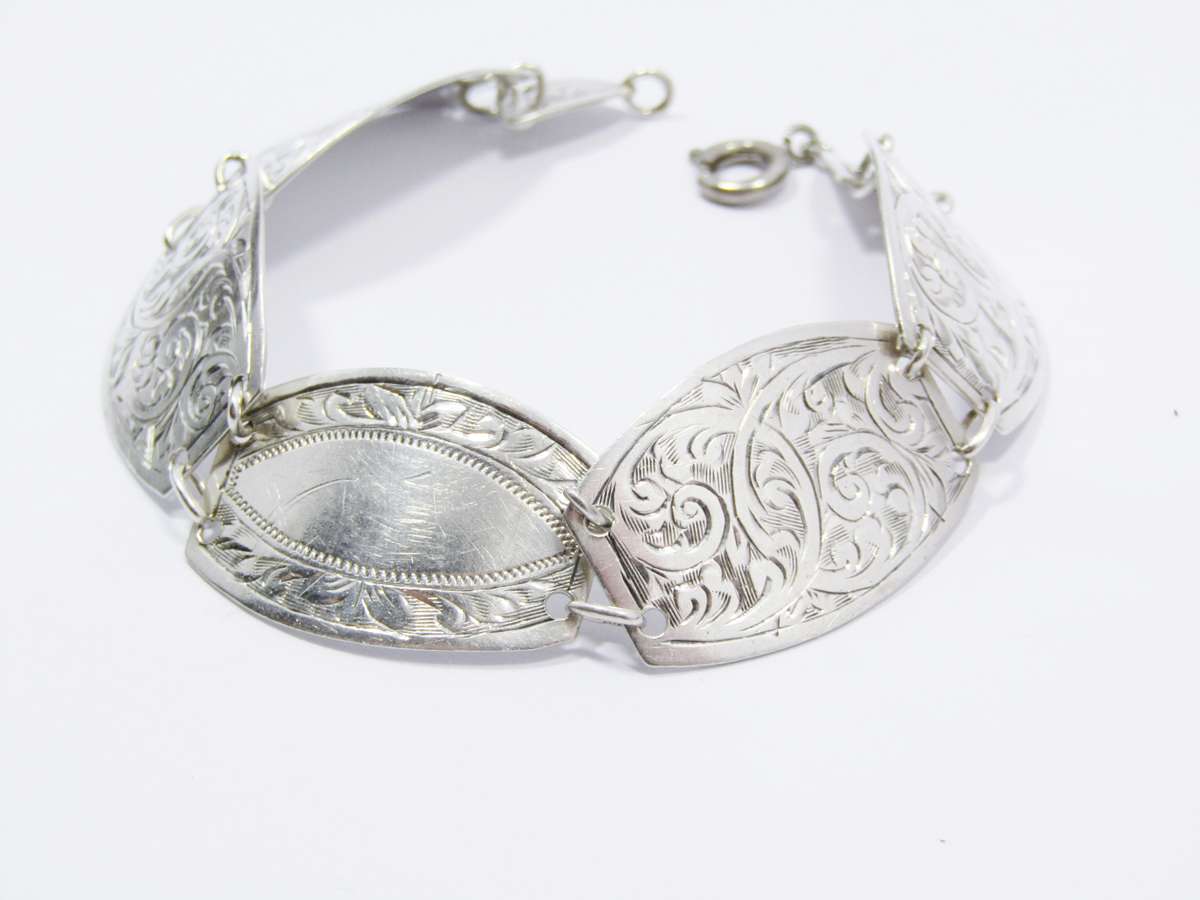 Lovely Vintage (c1938) Hallmarked Silver Engraved Bracelet