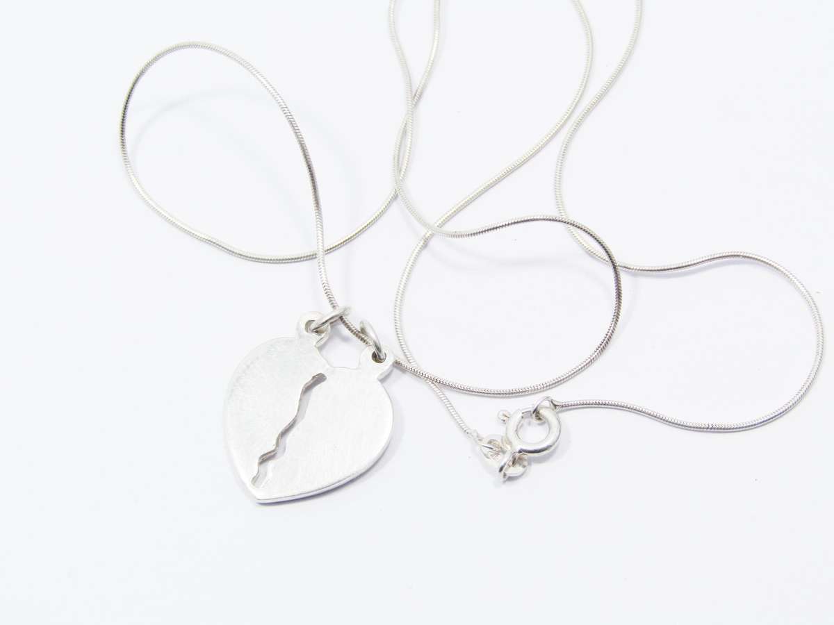 A Lovely Best Friend Pendant on Chain in Sterling Silver.