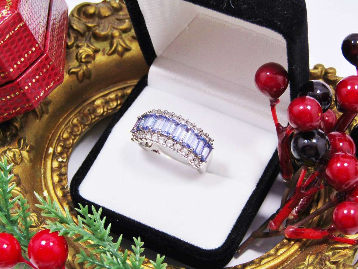 Sparkling & Beautiful Tanzanite Ring in Sterling Silver