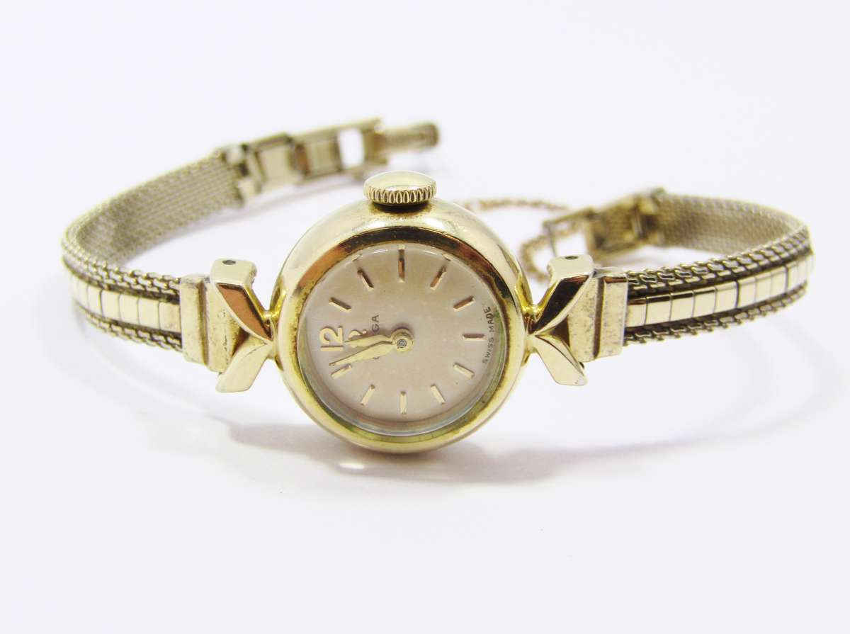 Beautiful Vintage Ladies Omega Wind-up Watch