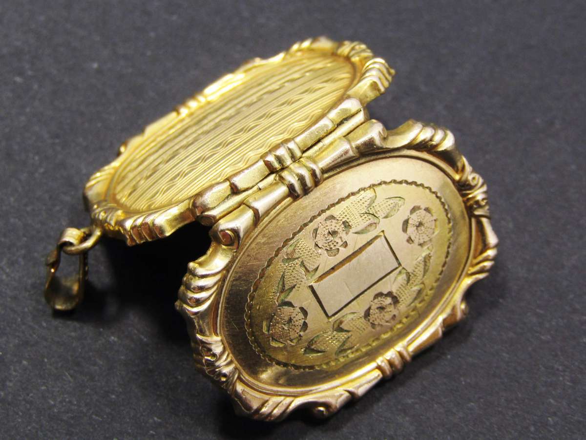 Beautiful Antique/Vintage Gold-Filled Engraved Locket