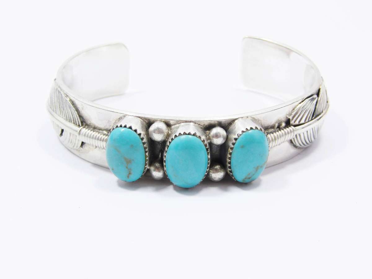 A Magnificent Navajo Style Turquois Cuff Bangle in Sterling Silver.