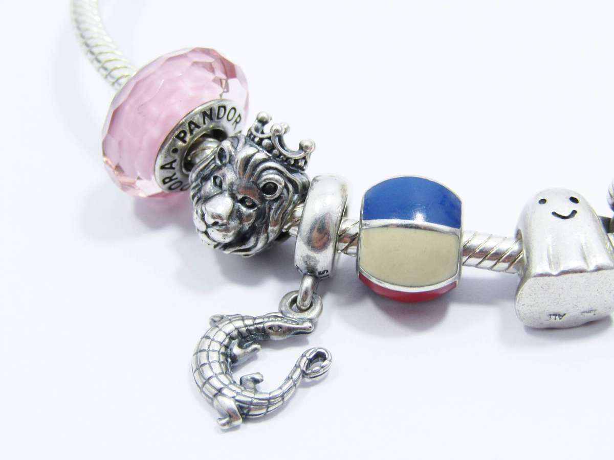 Beautiful! Original Pandora Bracelet with 10 Charms