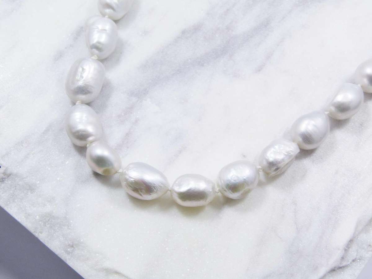 Beautiful! 14CT Gold & Baroque Pearl Necklace