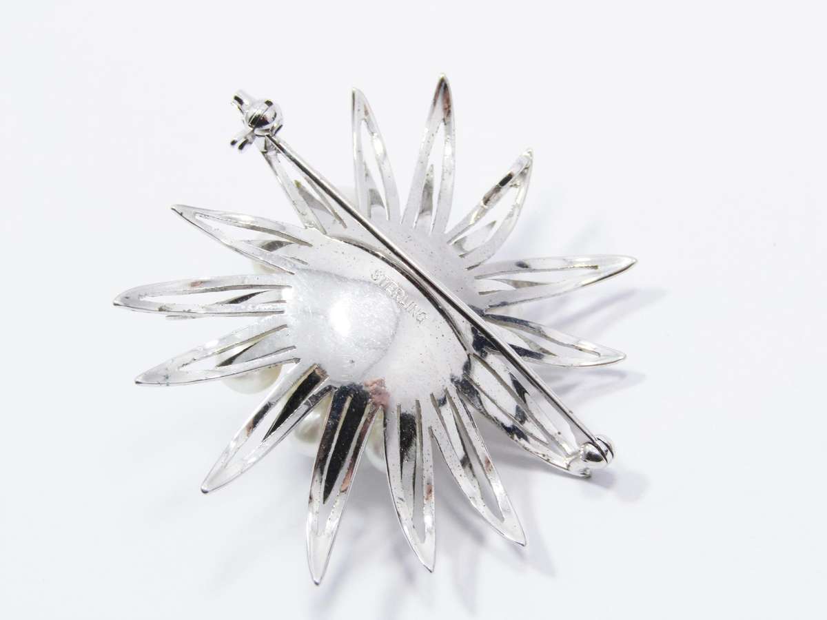 A Gorgeous Flower Design Akoya Pearl Brooch in Sterling Silver