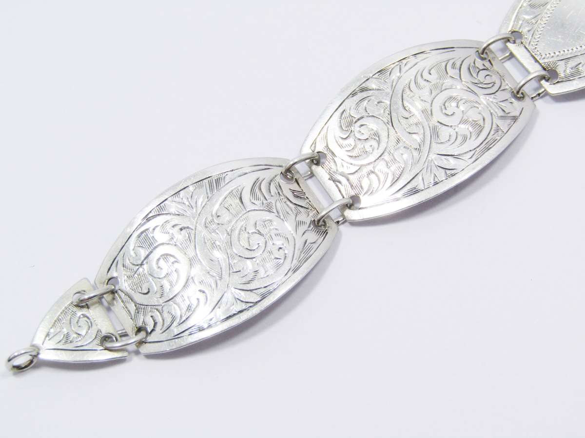Lovely Vintage (c1938) Hallmarked Silver Engraved Bracelet