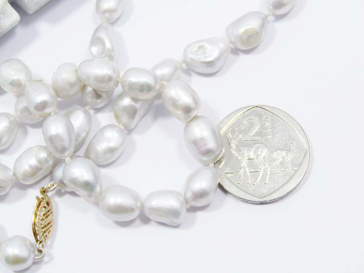 Beautiful! 14CT Gold & Baroque Pearl Necklace