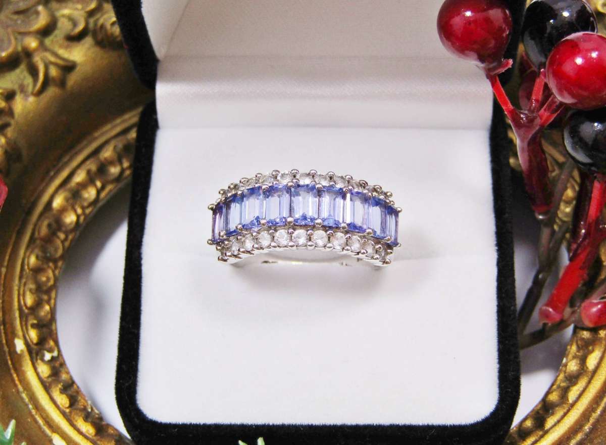 Sparkling & Beautiful Tanzanite Ring in Sterling Silver