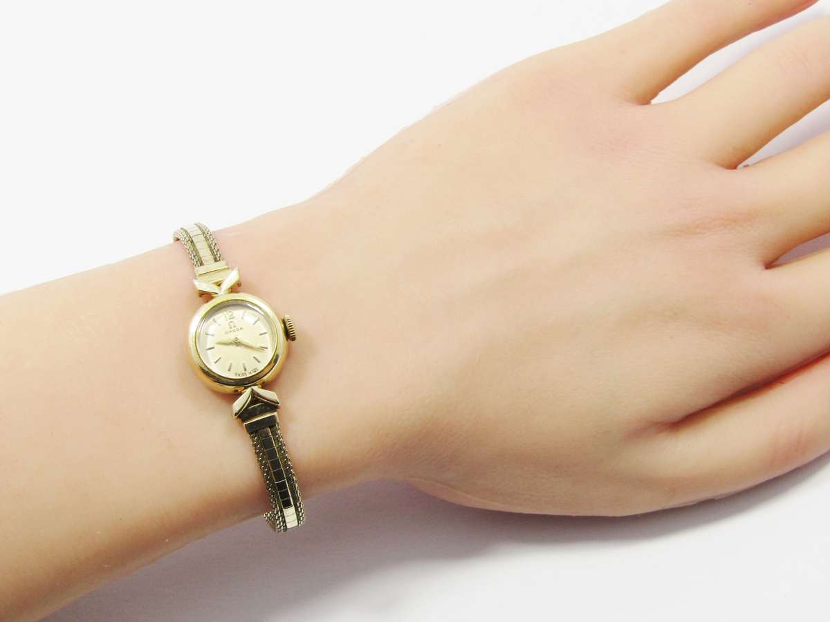 Beautiful Vintage Ladies Omega Wind-up Watch