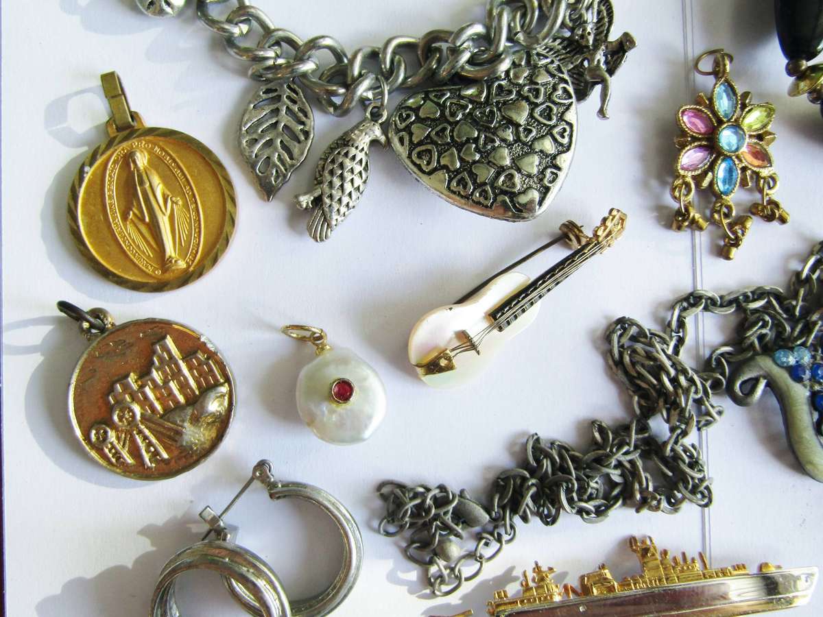 Lovely Costume Jewellery Lot in Good Condition