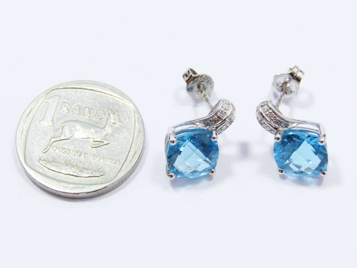 Beautiful! 18CT White Gold, Swiss Blue Topaz & Diamond Earrings