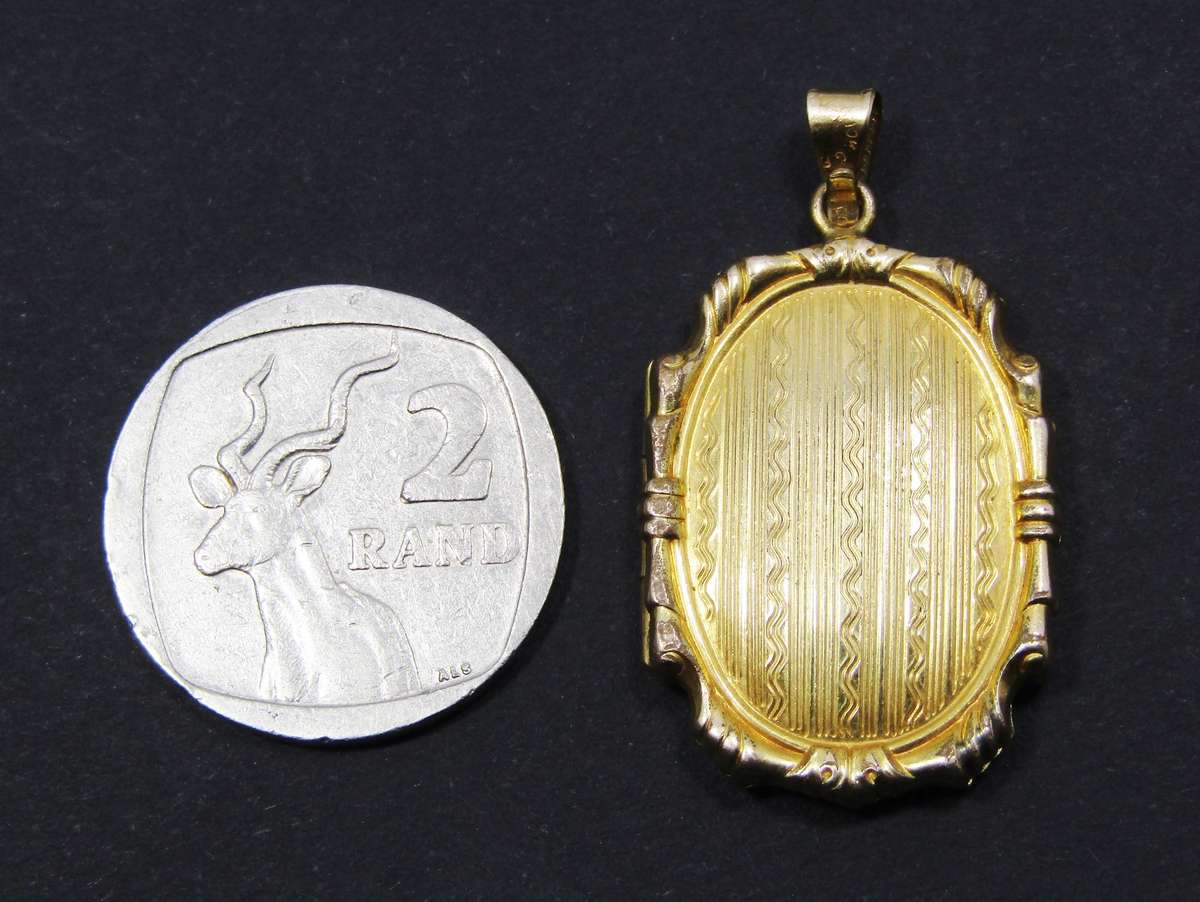 Beautiful Antique/Vintage Gold-Filled Engraved Locket