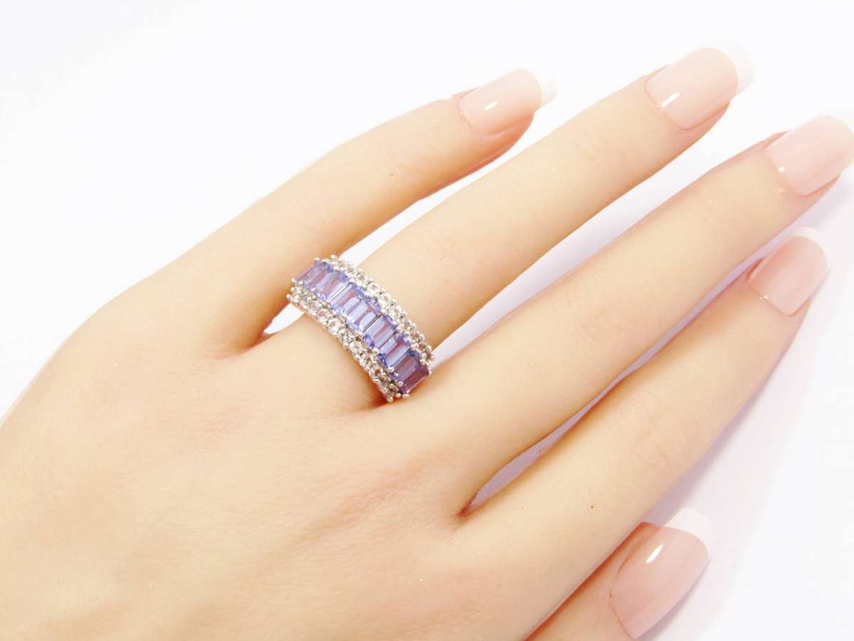 Sparkling & Beautiful Tanzanite Ring in Sterling Silver