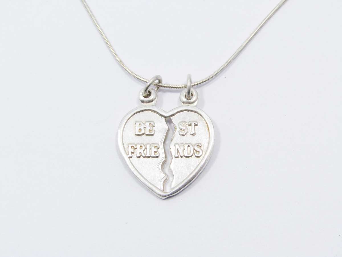 A Lovely Best Friend Pendant on Chain in Sterling Silver.