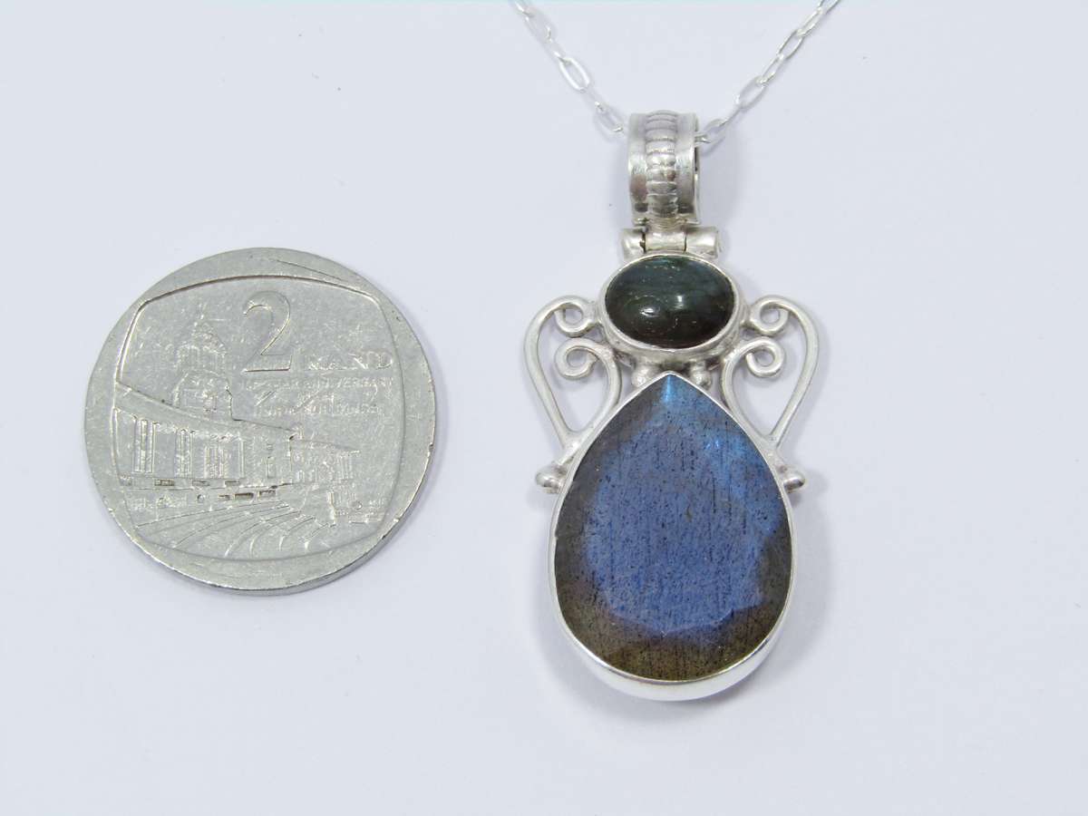 A Lovely Detailed Labradorite Pendant on Chain in Sterling Silver.