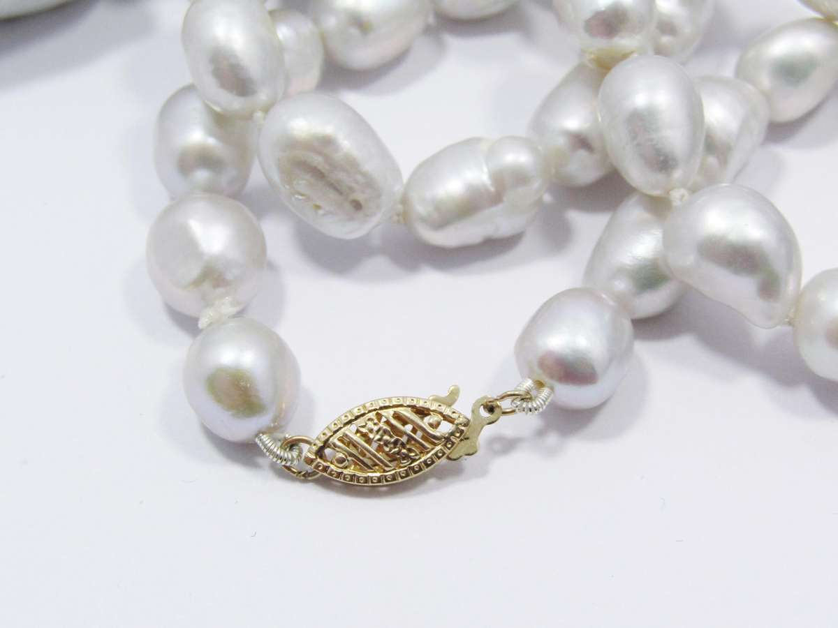 Beautiful! 14CT Gold & Baroque Pearl Necklace