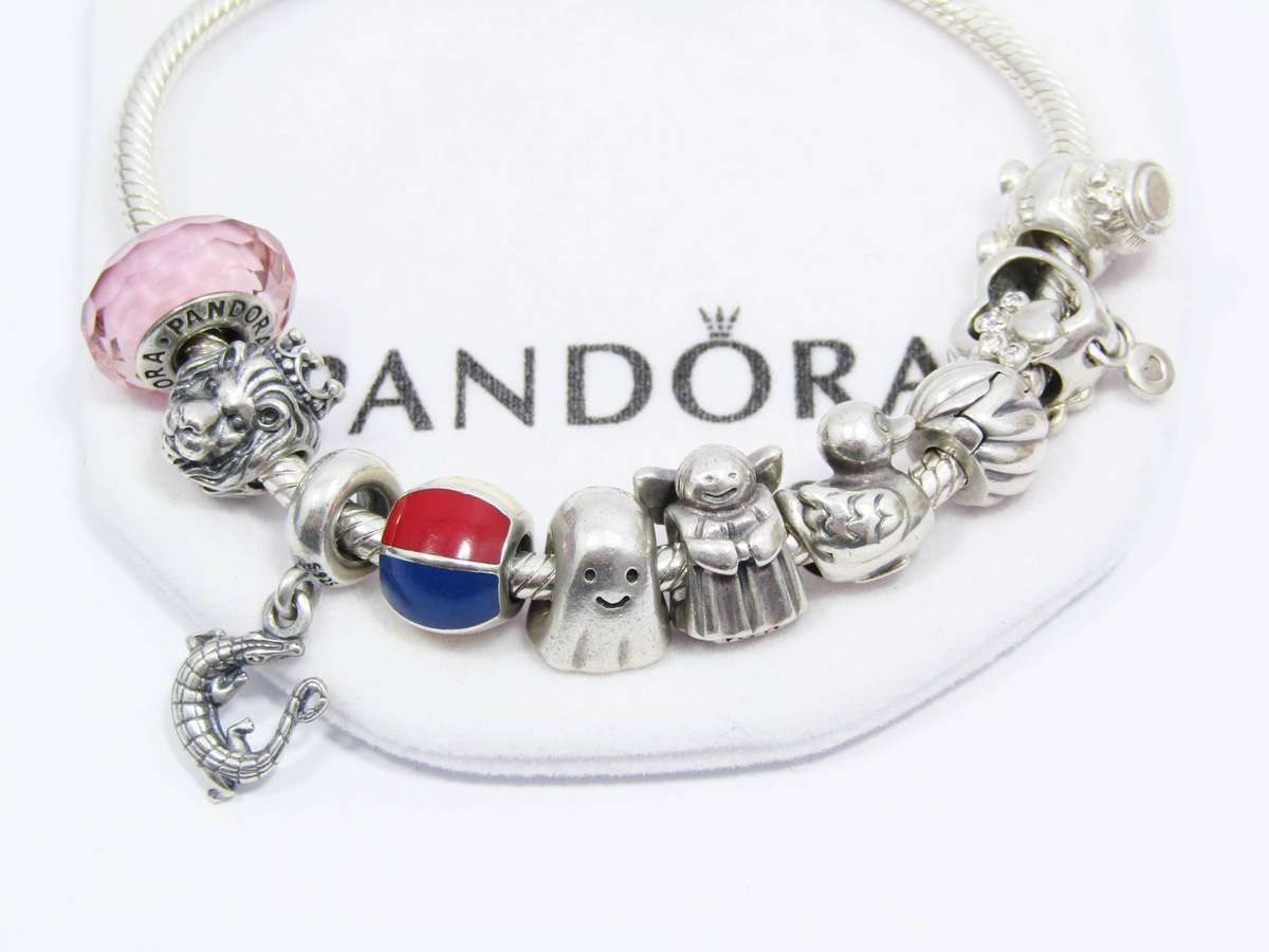 Beautiful! Original Pandora Bracelet with 10 Charms