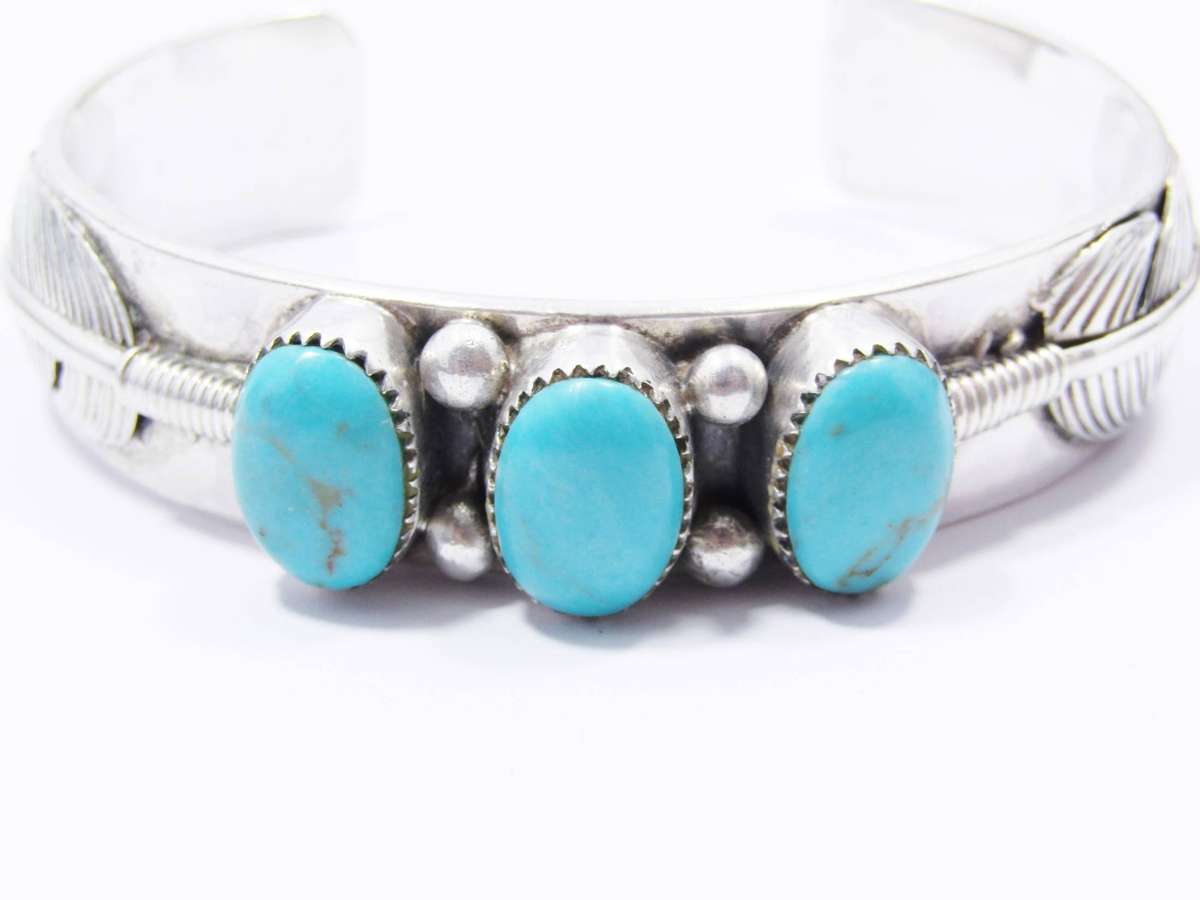 A Magnificent Navajo Style Turquois Cuff Bangle in Sterling Silver.