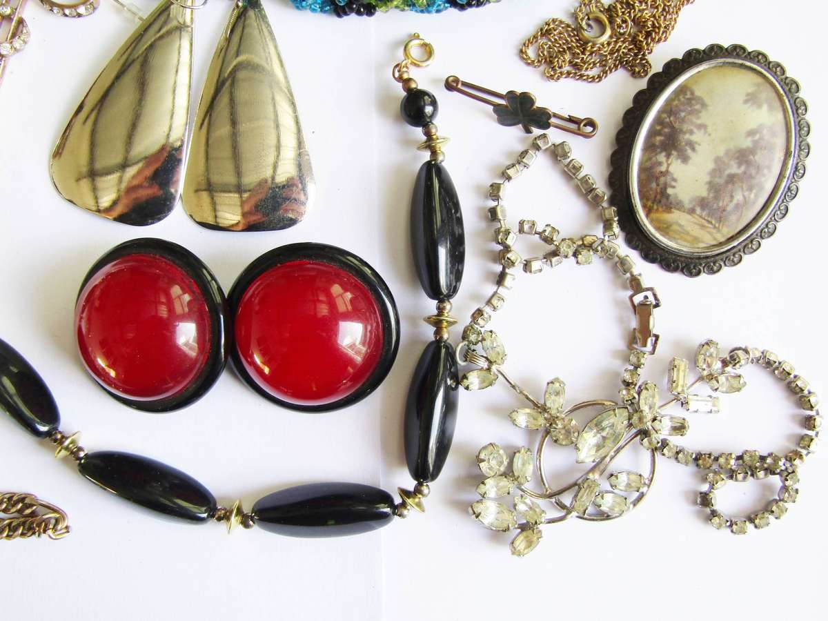 Lovely Costume Jewellery Lot in Good Condition