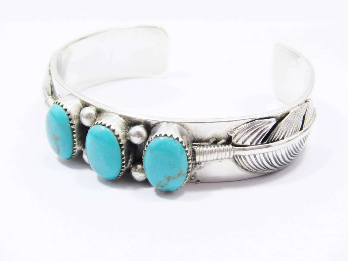 A Magnificent Navajo Style Turquois Cuff Bangle in Sterling Silver.