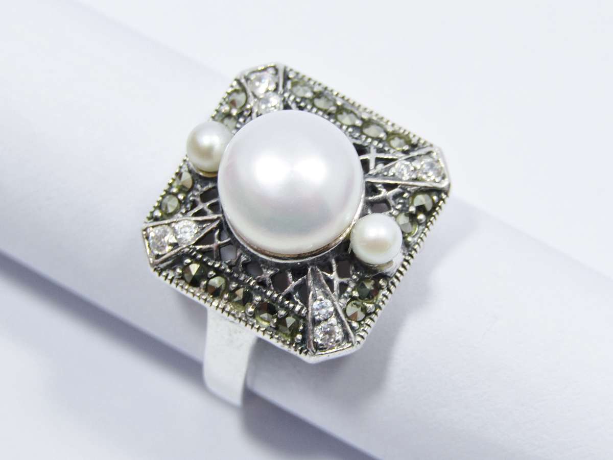 A Gorgeous Square Vintage Design Marcasite and Fresh Water Pearl Ring in Sterling Silver.