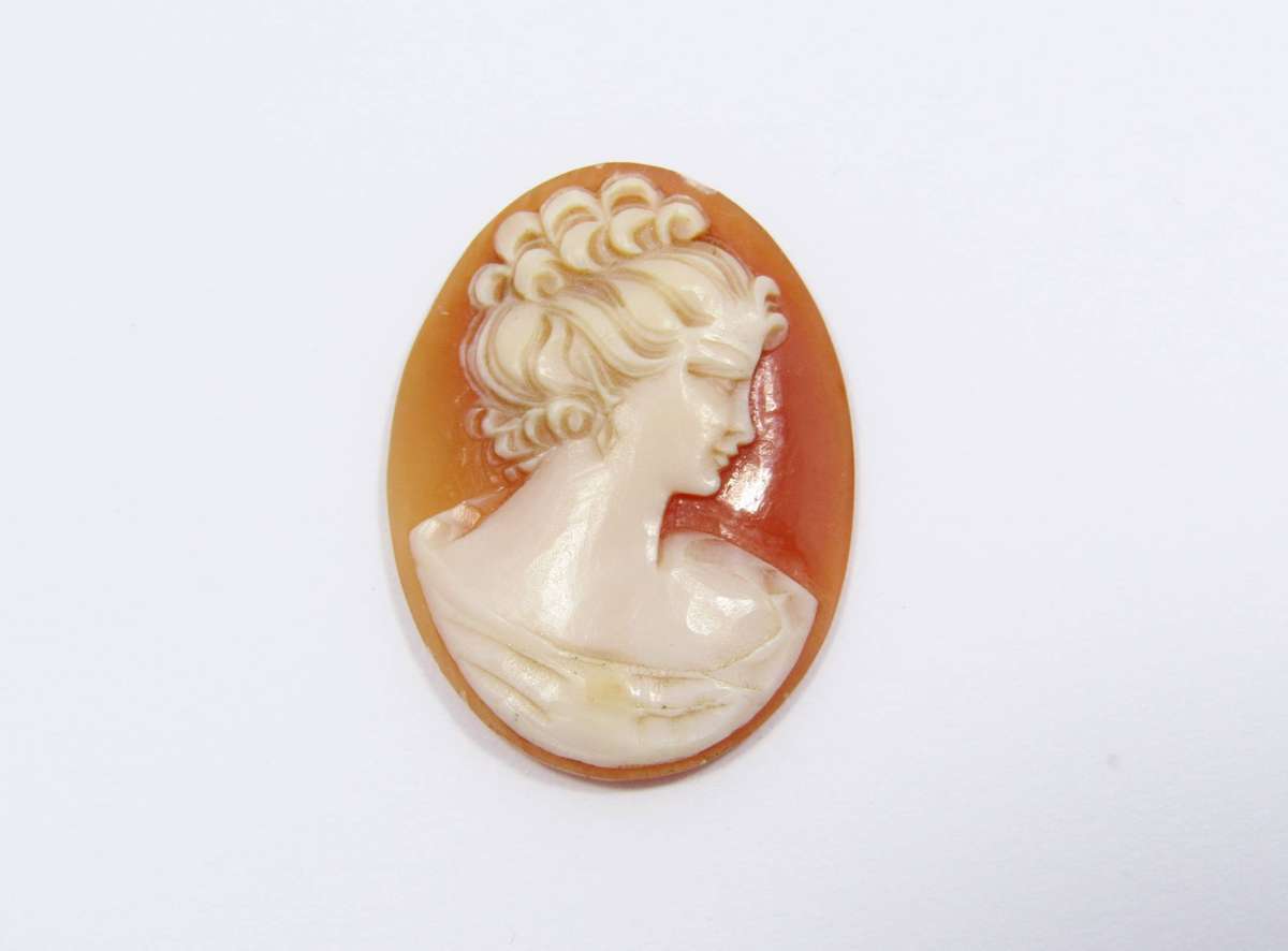 Lovely Vintage Unmounted Sardonyx Shell Carved Cameo