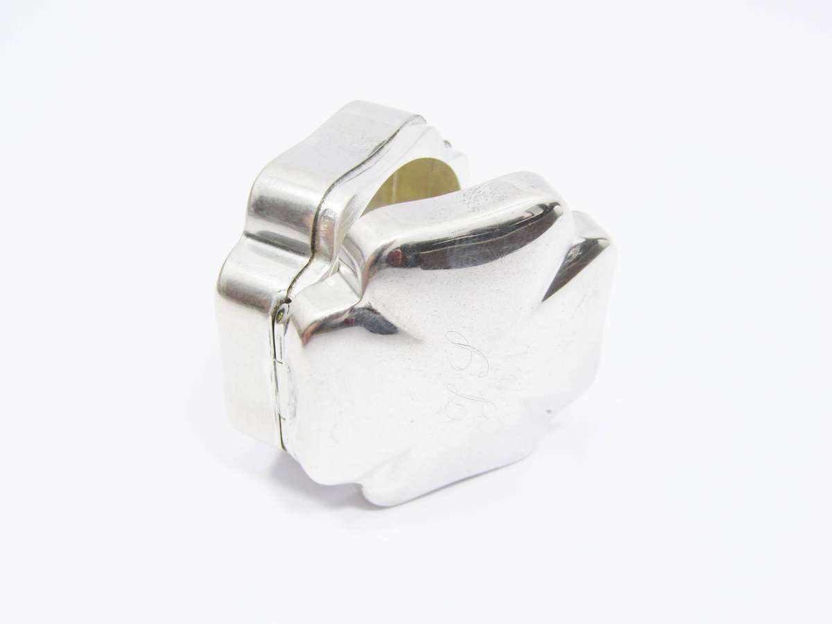 A Gorgeous Four Leaf Clover Pill Box in 800 Silv