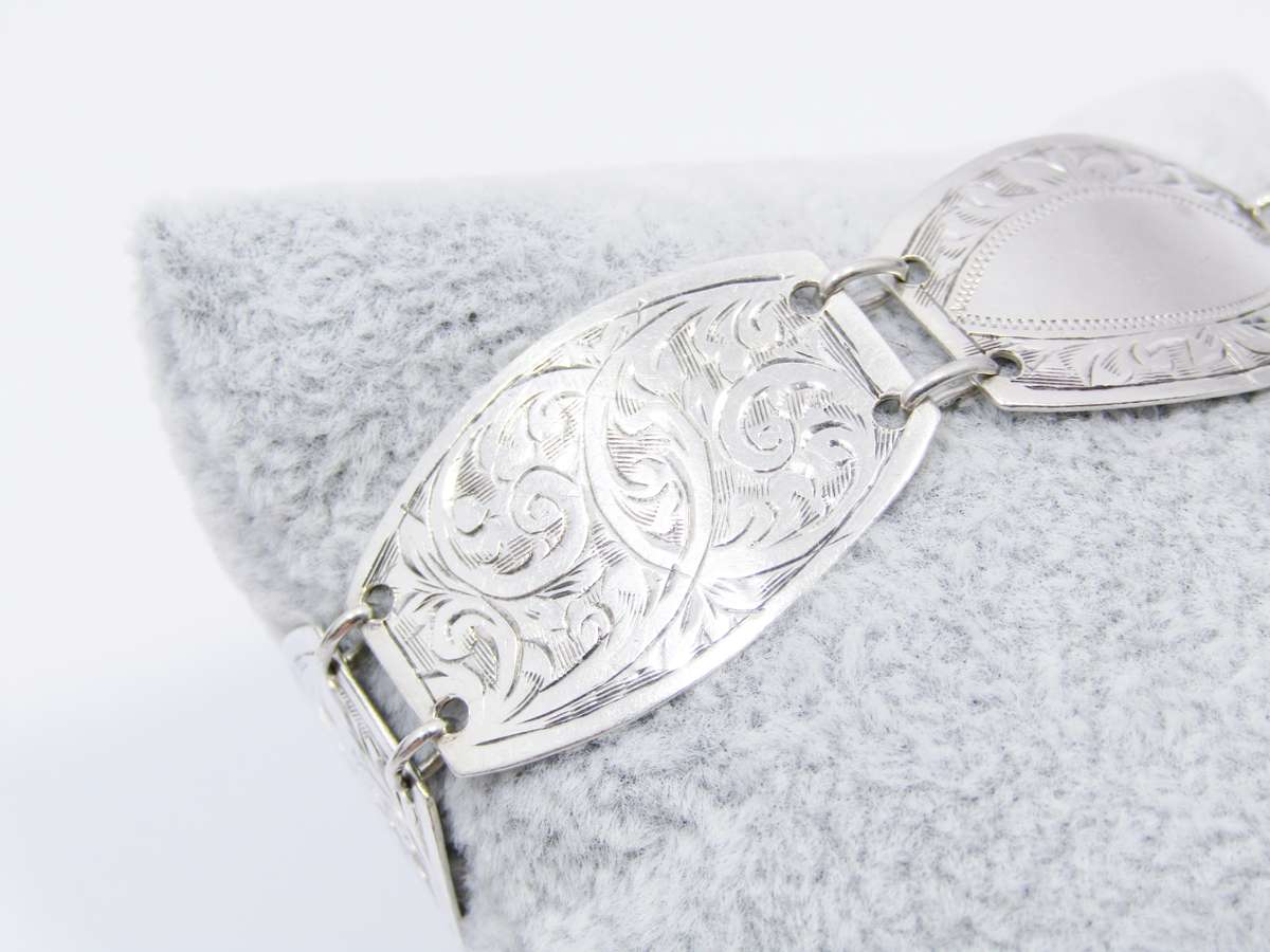 Lovely Vintage (c1938) Hallmarked Silver Engraved Bracelet
