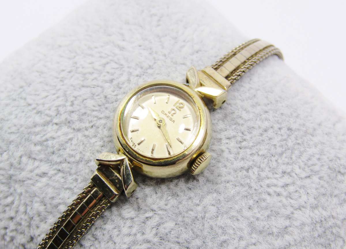 Beautiful Vintage Ladies Omega Wind-up Watch