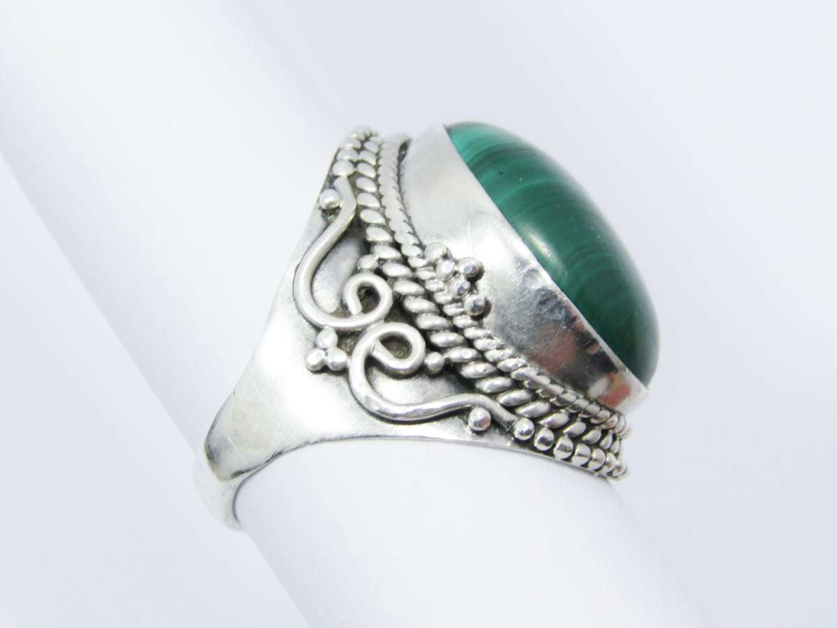 A Lovely Chunky Malachite Stone ring in Sterling Silver.
