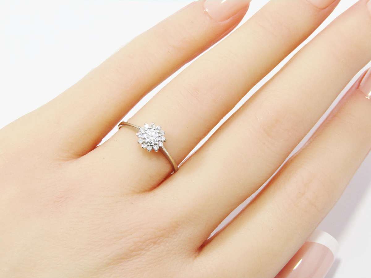 Browns Jewellers 9CT Gold & 0.37ctw Diamond Ring