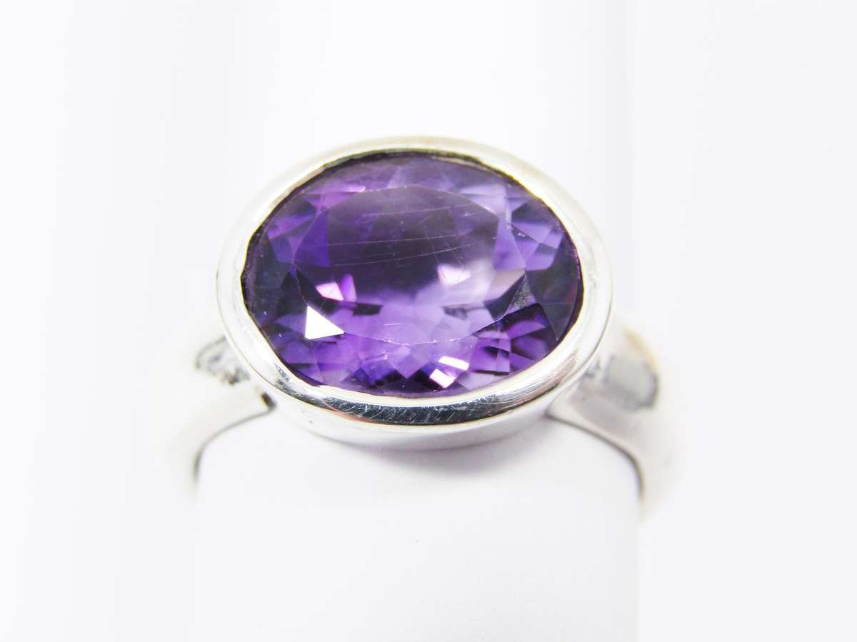 A Lovely Solid Amethyst Ring in Sterling Silver.