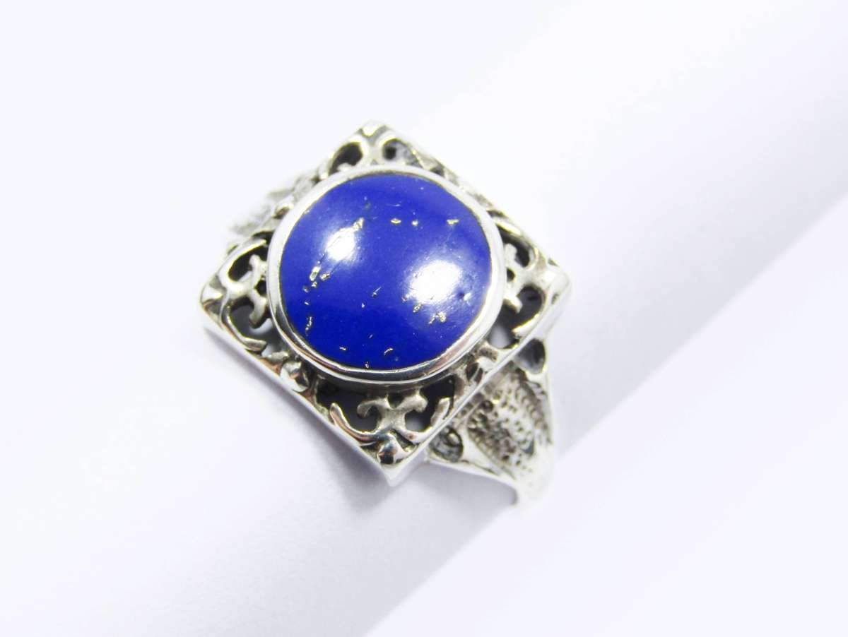 A Lovely Blue  Enamel Inlay Ring in Sterling Silver.