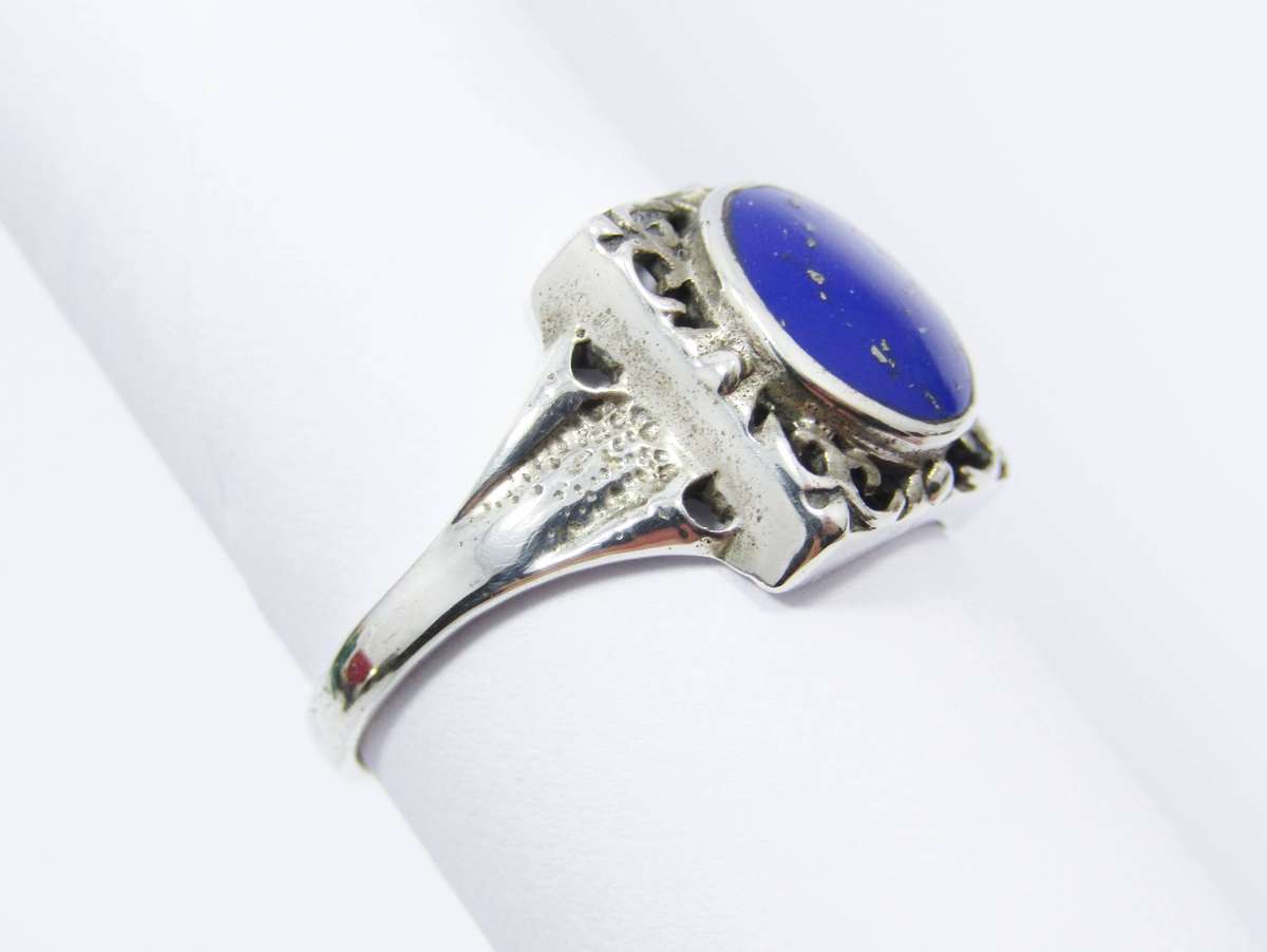 A Lovely Blue  Enamel Inlay Ring in Sterling Silver.