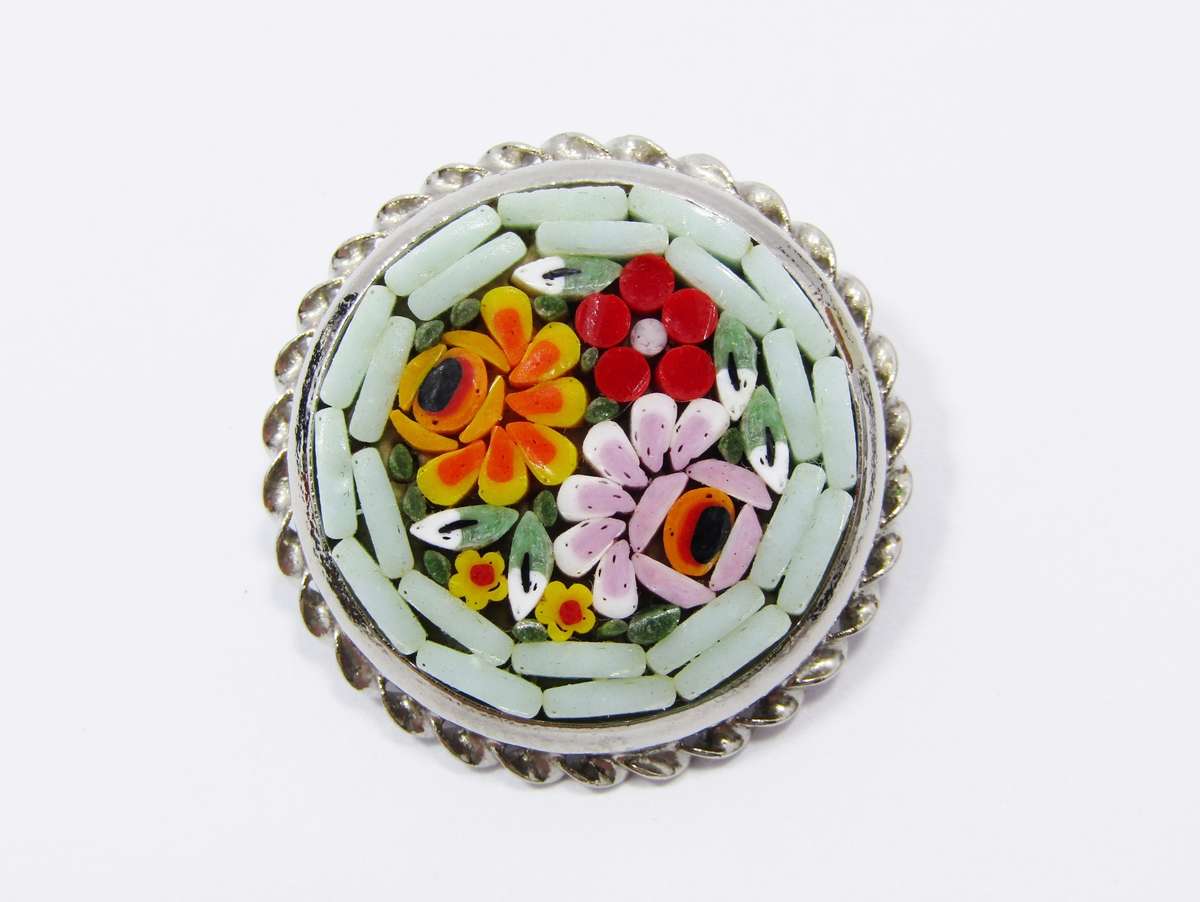 A Beautiful Detailed Micro Mosaic Brooch in a Silver Tone