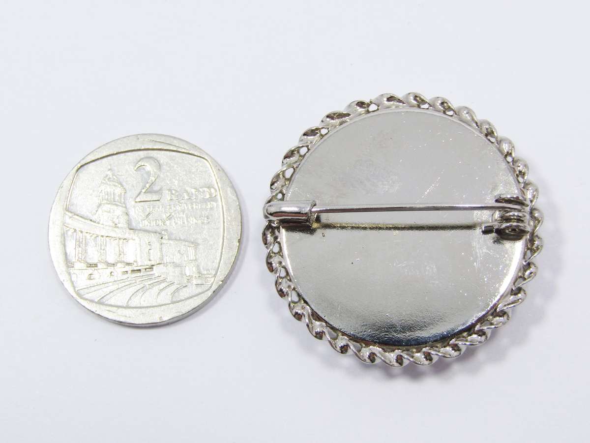 A Beautiful Detailed Micro Mosaic Brooch in a Silver Tone