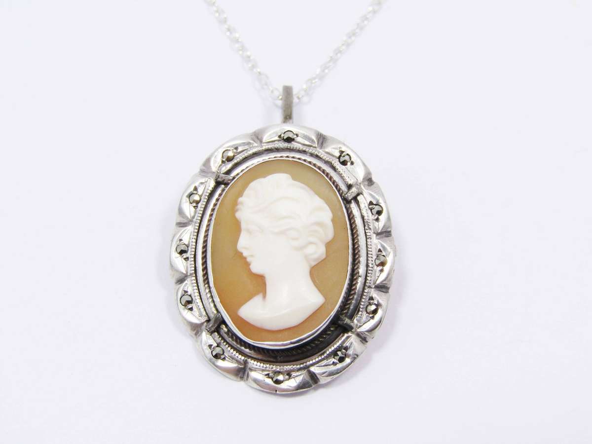 A Lovely Vintage Carved Cameo Brooch/ Pendant On Chain in Sterling Silver.