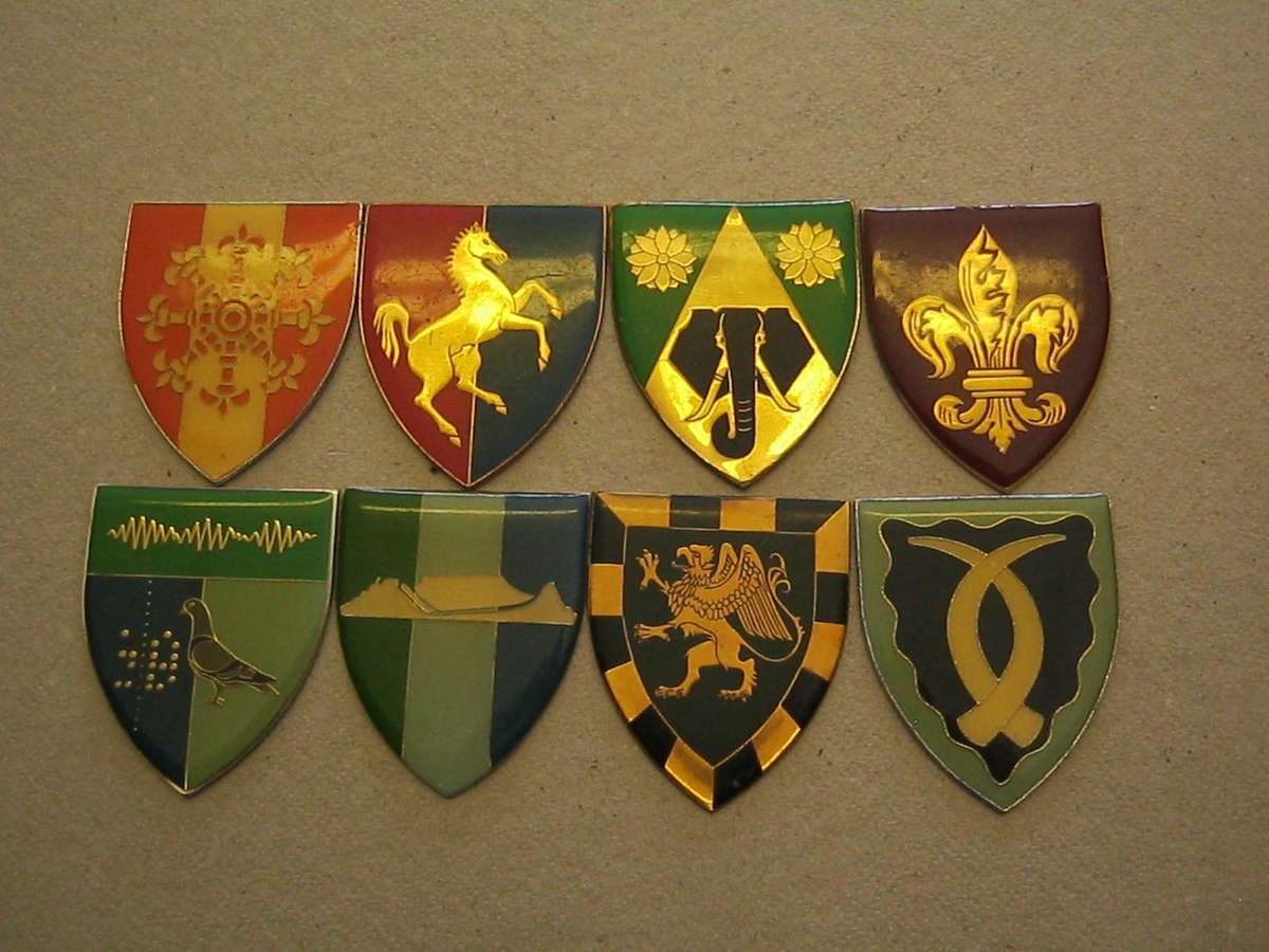 Lot of 10 South African flashes.