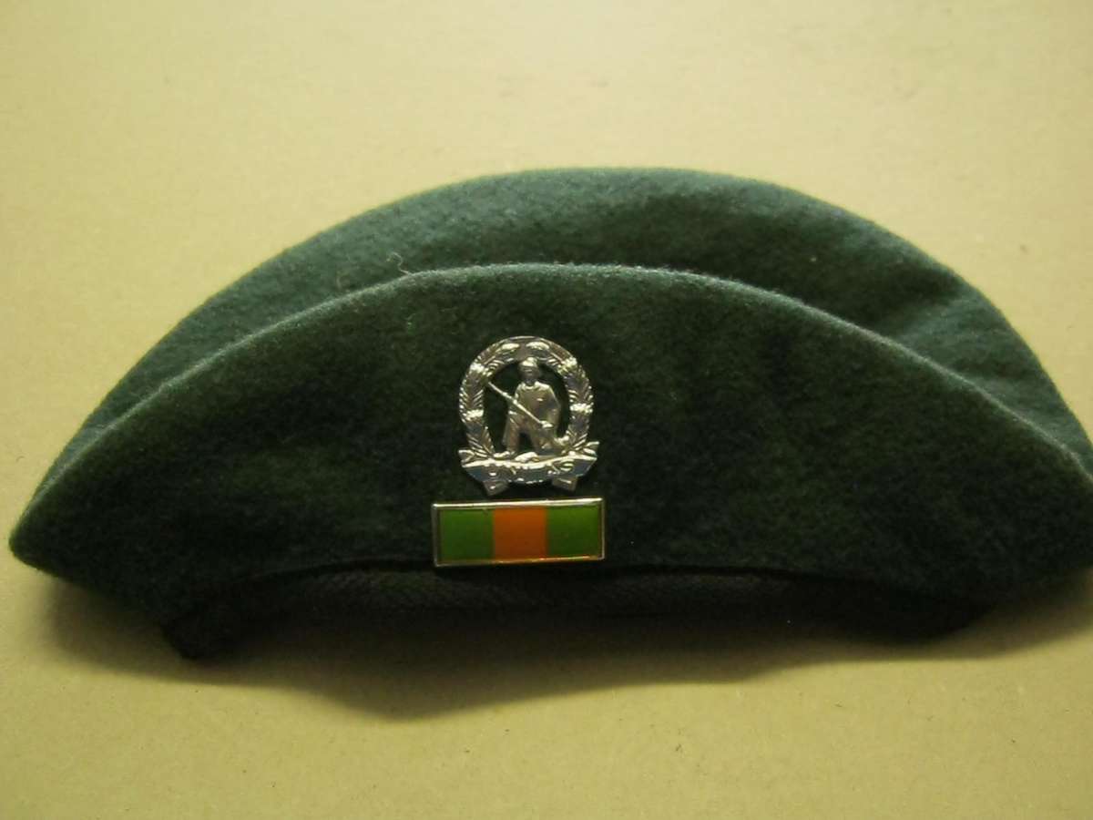 Commando beret.