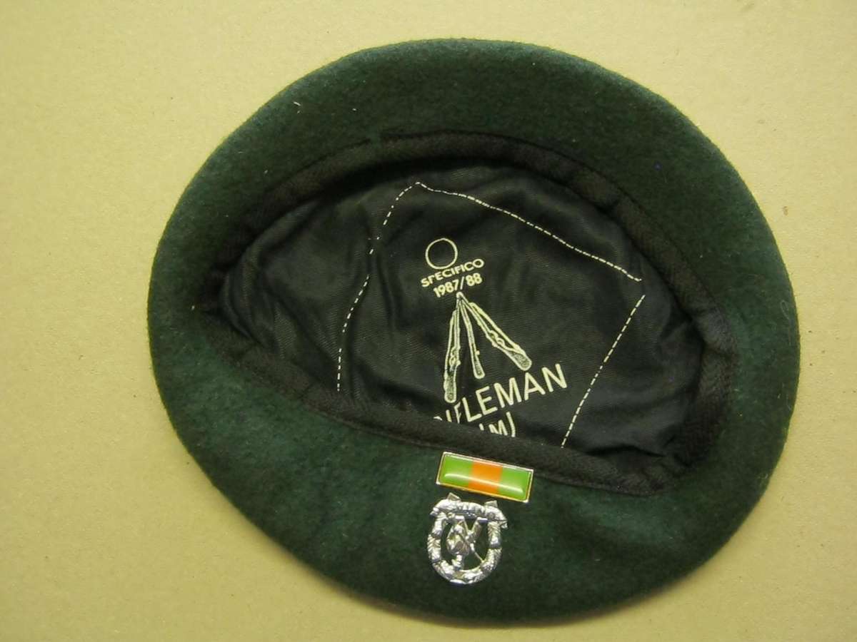 Commando beret.