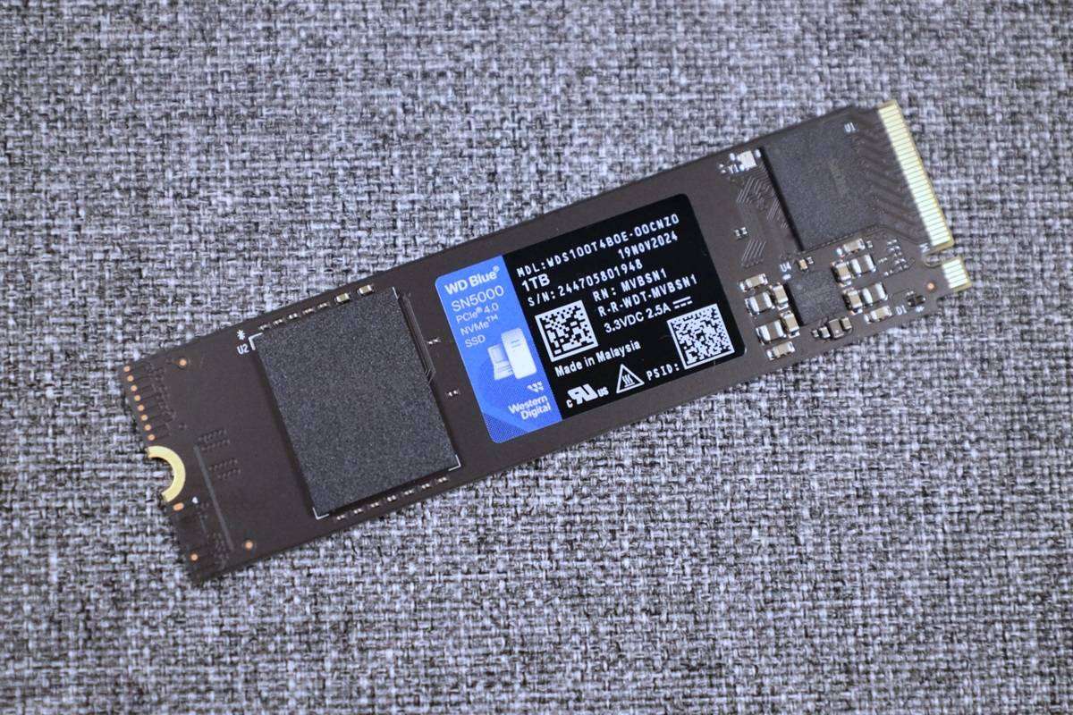 WD Blue SN5000 1TB NVMe SSD  Excellent Condition