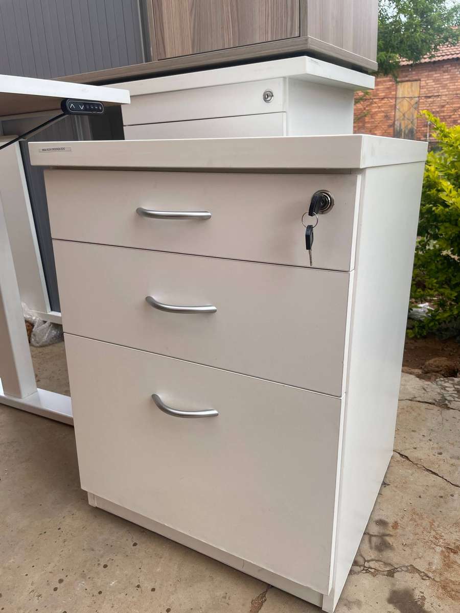 White Electric Standing Desk 160x80cm | Dual LINAK Motor | Adjustable Height + Pedestal